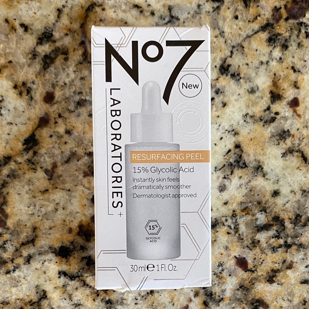 No7 Laboratories Resurfacing Peel 15% Glycolic Acid — White